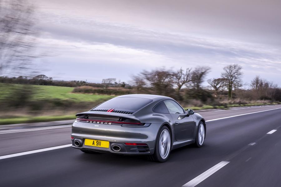  Porsche 911 Carrera (992) 2019 года  (UK) (фото 18 из 32)